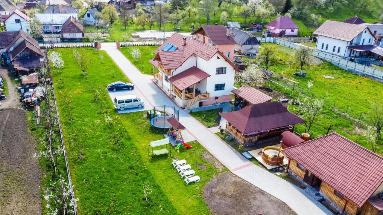 Casa Nely Hotel Sighetu Marmaţiei Екстериор снимка
