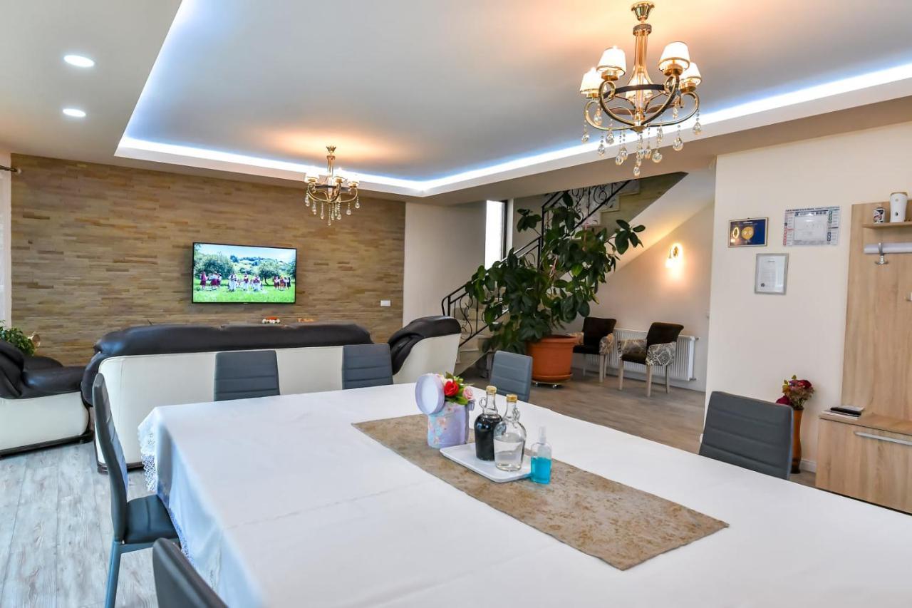 Casa Nely Hotel Sighetu Marmaţiei Екстериор снимка
