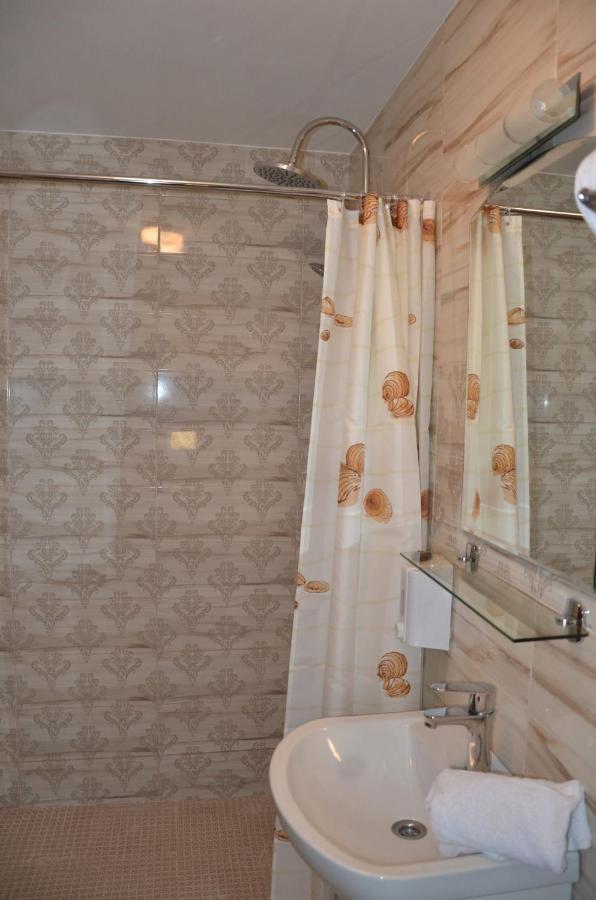 Casa Nely Hotel Sighetu Marmaţiei Екстериор снимка