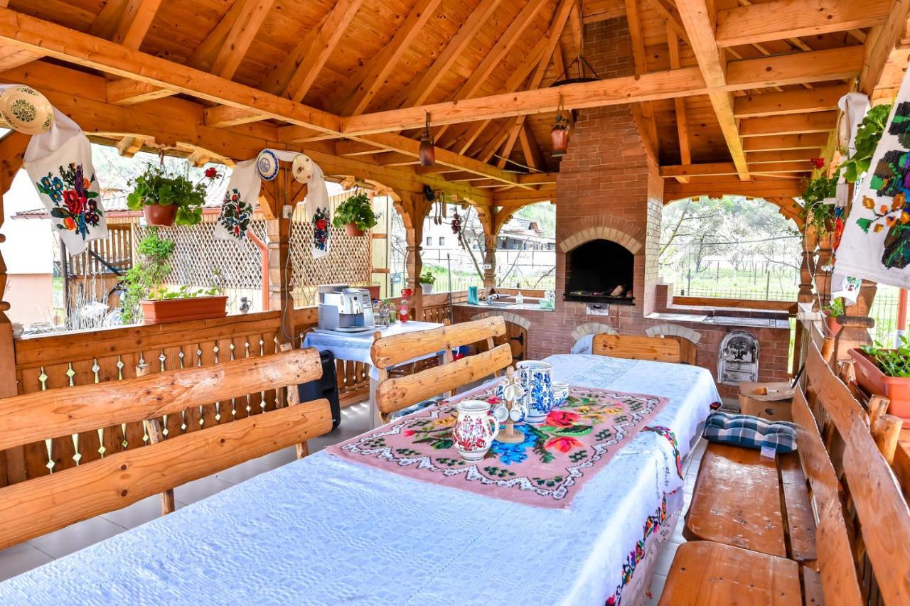Casa Nely Hotel Sighetu Marmaţiei Екстериор снимка